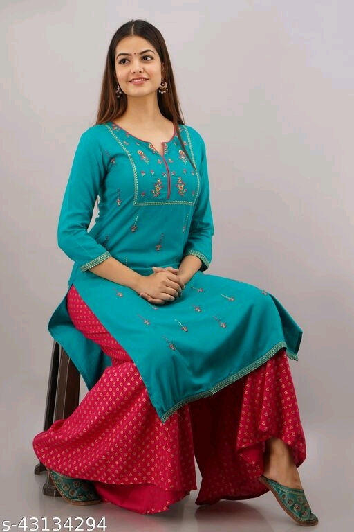 Aakarsha Fabulous Women Kurta Sets