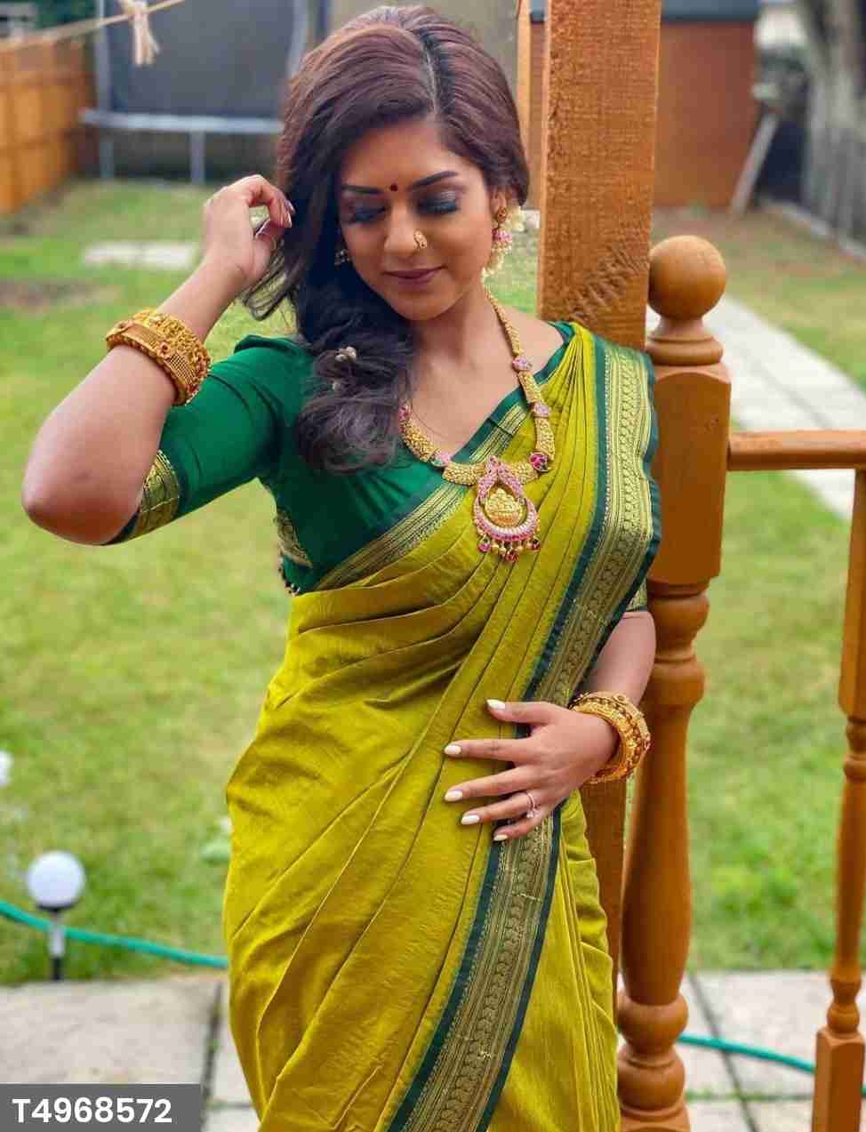 Traditional Kanchipuram Perot Green Color Saree With Lovely Weaving Green Border And Pallu Weaving At Its Finest And Most Classic