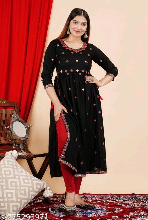 PRIYANSHU FASHION Women RAYON NAYERA BLACK CUT Kurta